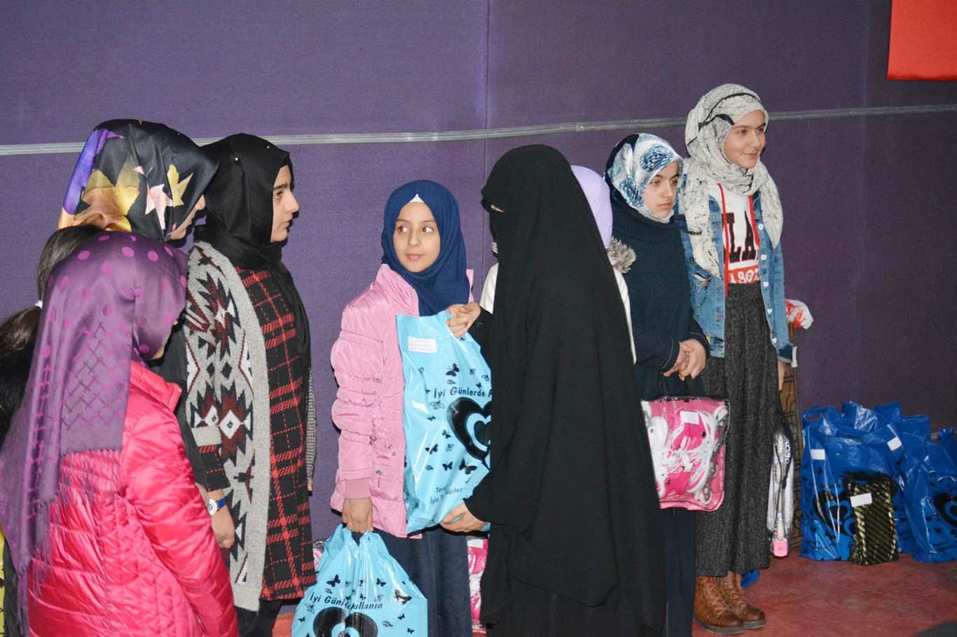 Kur'an Pınarı Sınavı'nda dereceye girenlere ödülleri verildi